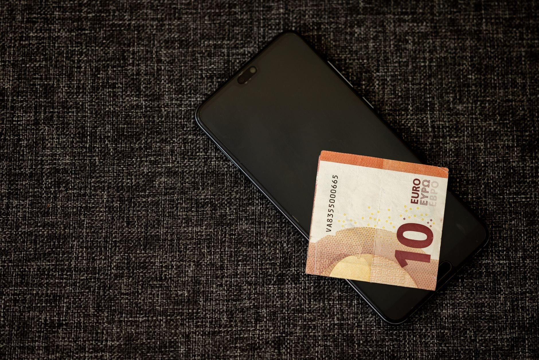 Błędy, przez które tracisz pieniądze na używanych telefonach i jak ich unikać w praktyce